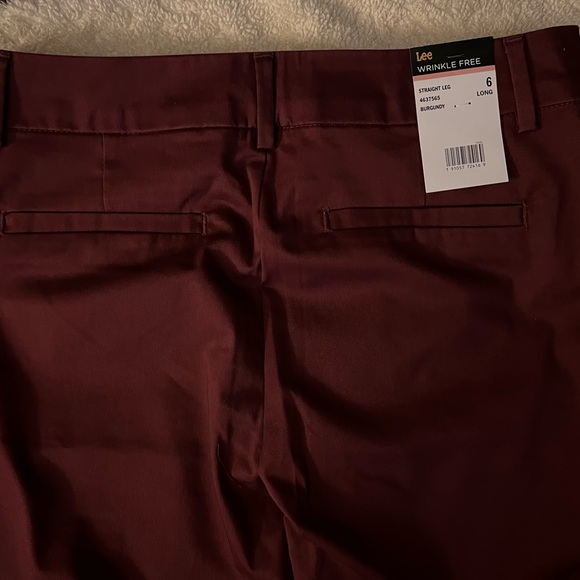 NWT… Ladies Lee jeans, size 6T. Burgundy color. - Picture 2 of 7